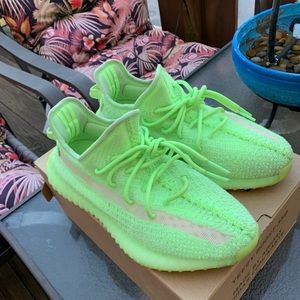 Yeezy 350 v2 “ glow “